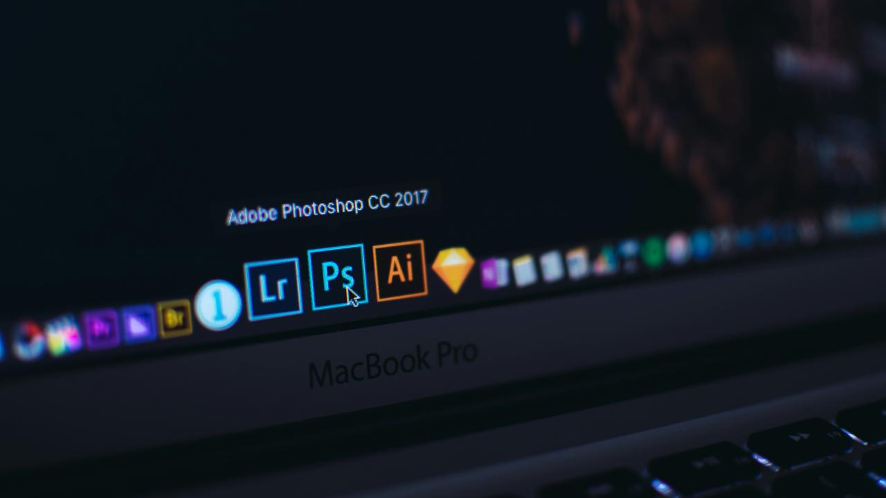 menyalakan MacBook Pro